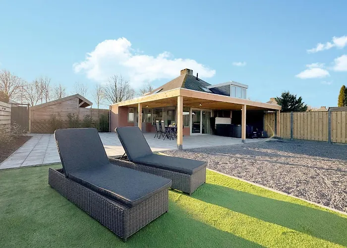Nice Home In Stavenisse With Jacuzzi