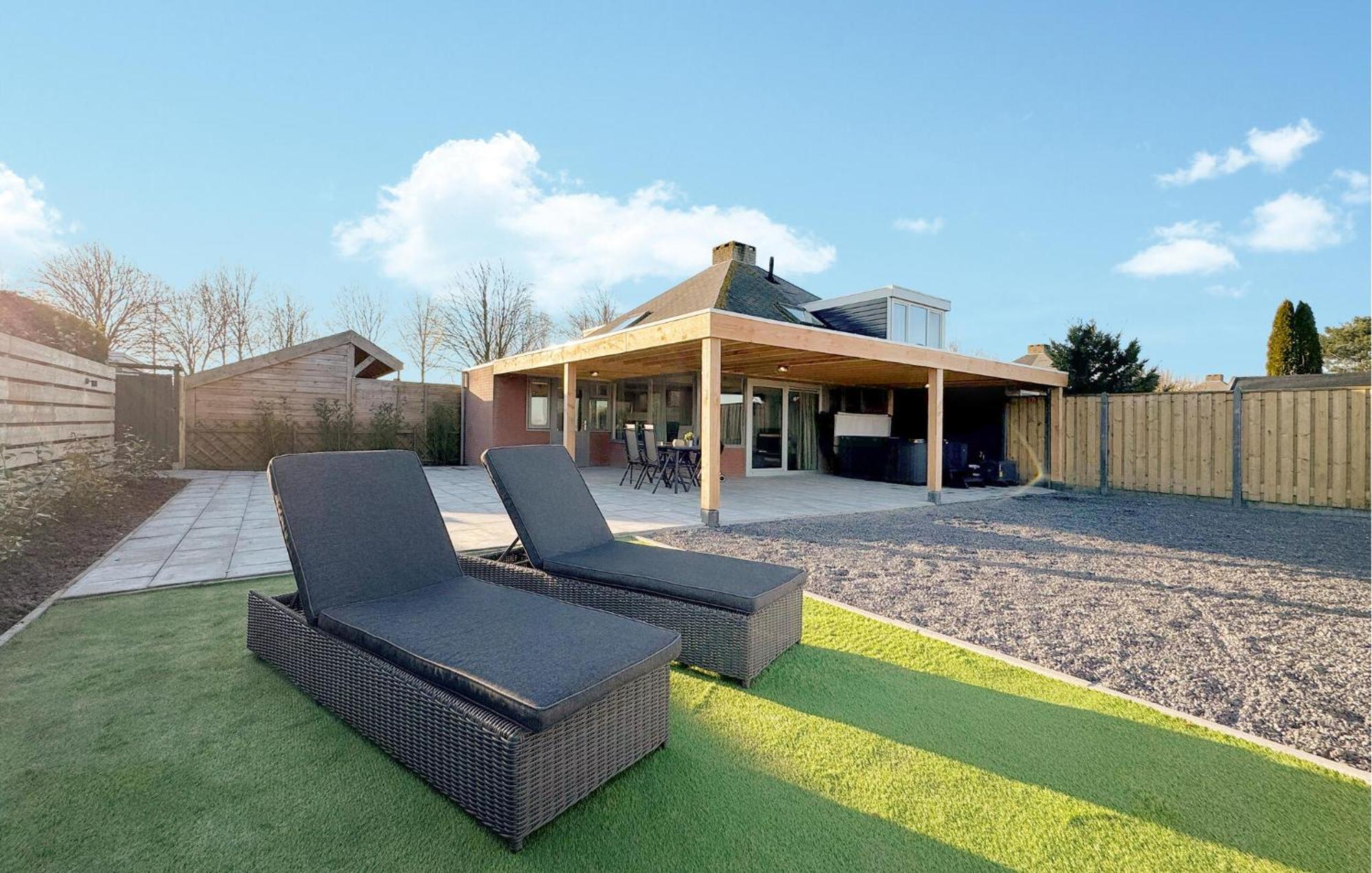 Vakantiehuis In With Jacuzzi Stavenisse